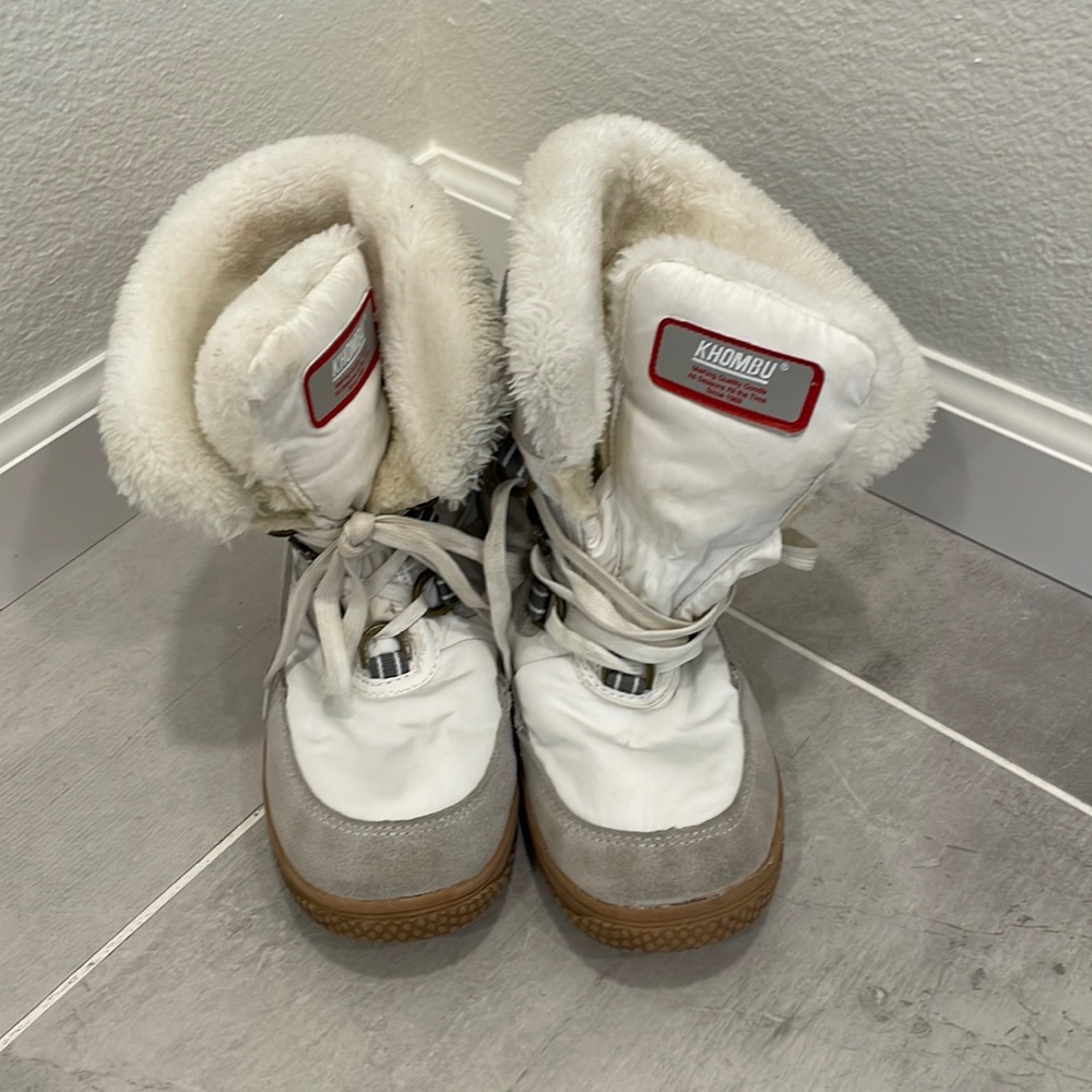Snow boots